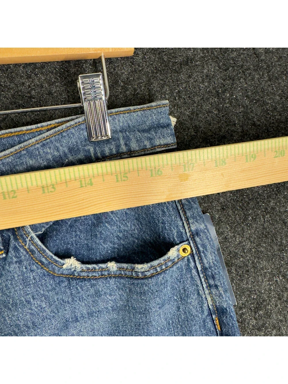 New Universal Thread Jeans Women 14 Blue Denim Medium Wash Distressed Cut Off